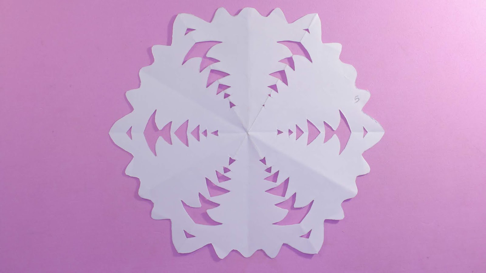 cách cắt bông hoa tuyết bằng giấy origami Snowflakes | 5 phút thủ công